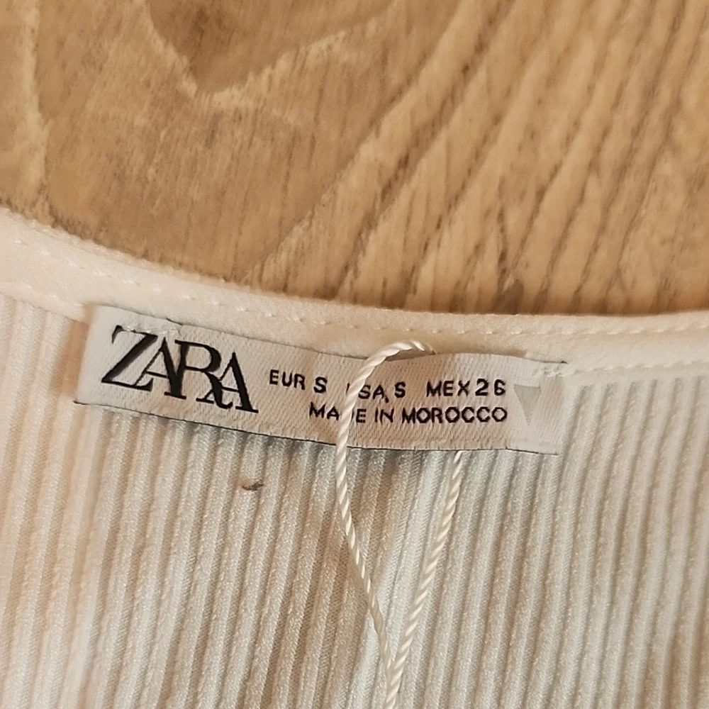 NWOT Zara White Sheer Puff Sleeve Wrap Crop Top
